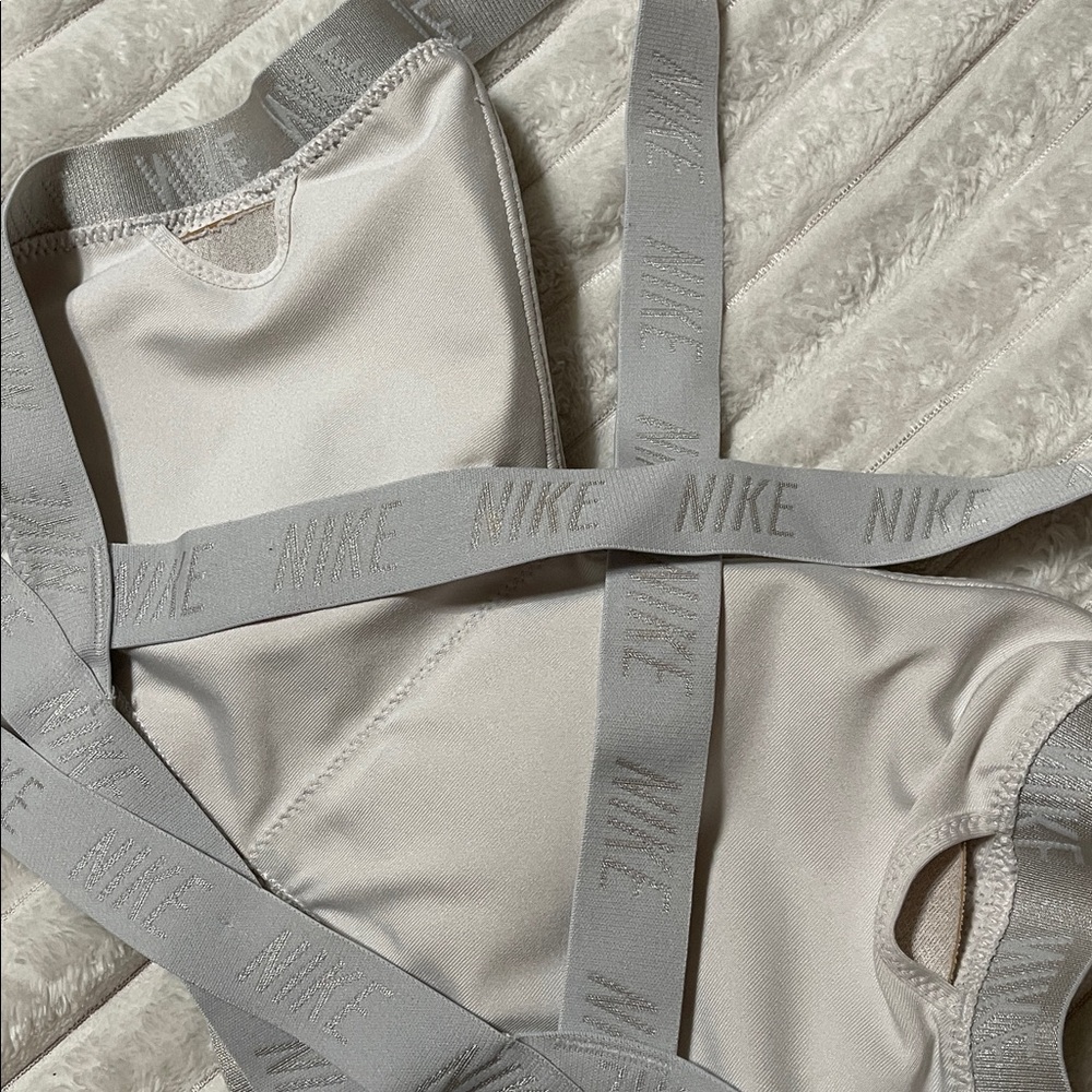 Nike Strappy Sport Bra | Size Medium - Picture 4 of 5